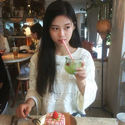 穿黑衣的女孩